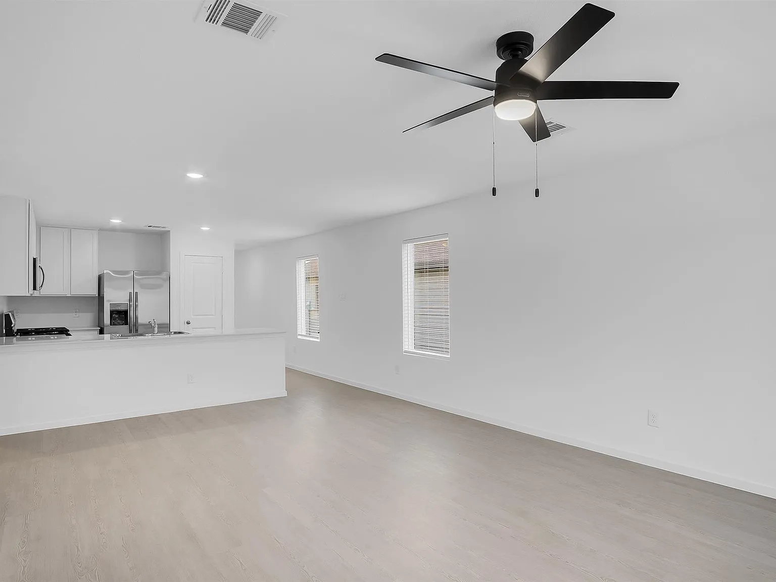3 bed, 2.0 bath, 1266 sqft, $1,800 — Photo 3