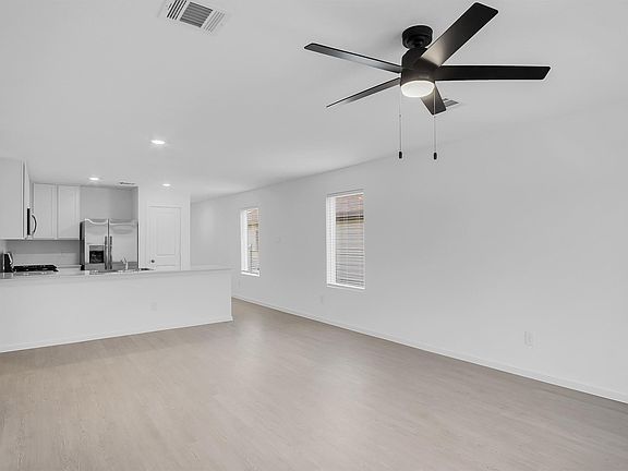 3rd image of 220 Laura Leigh Ln