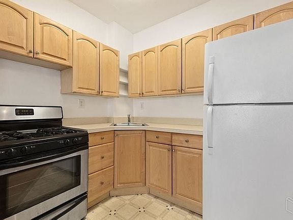 4th image of 324 W 113th St