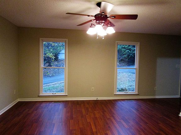 3rd image of 1308 Joshua Dr SE