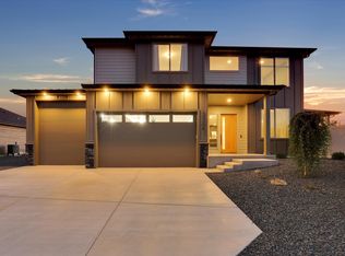 20209 E 10th Ave, Greenacres, WA 99016