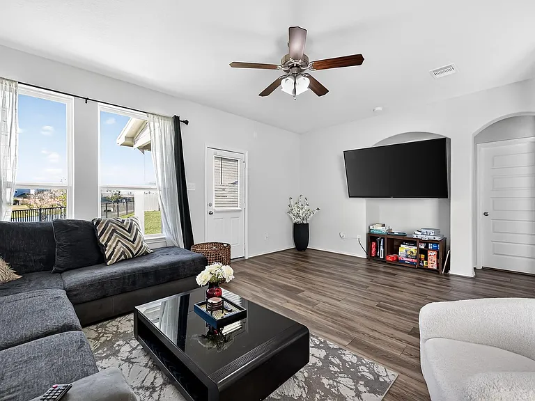 1601 Darwin Cedar Dr — Photo 17