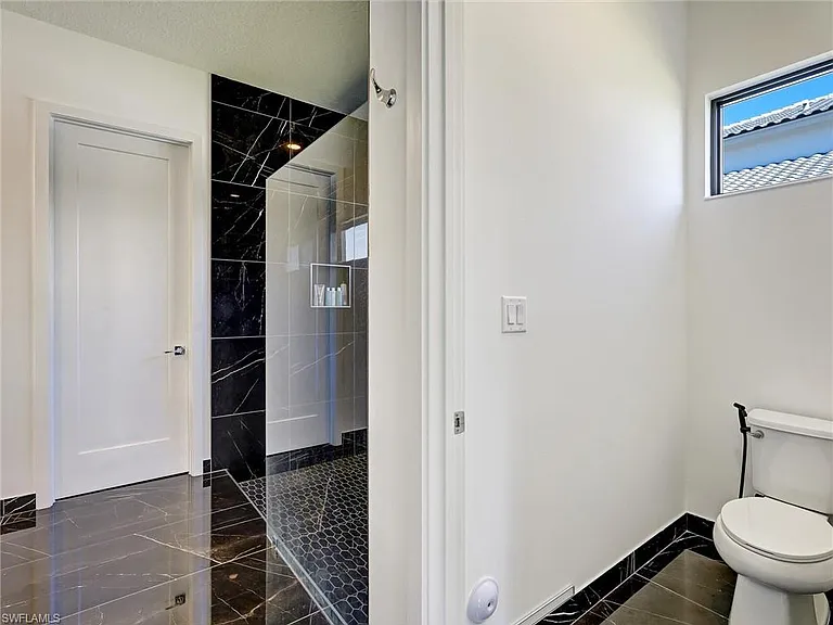 5126 Penella Ave — Photo 22