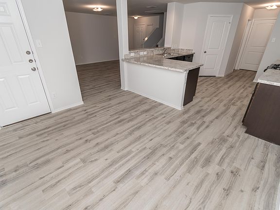 3rd image of 3206 Honeysuckle Dr