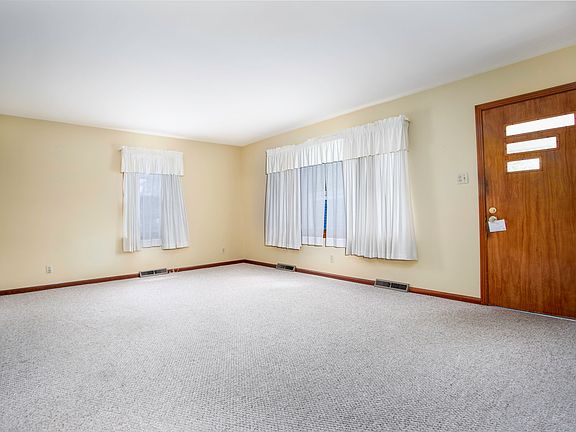 2nd image of 319 Hillcrest Dr
