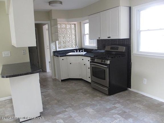 4th image of 2210 1st Ave