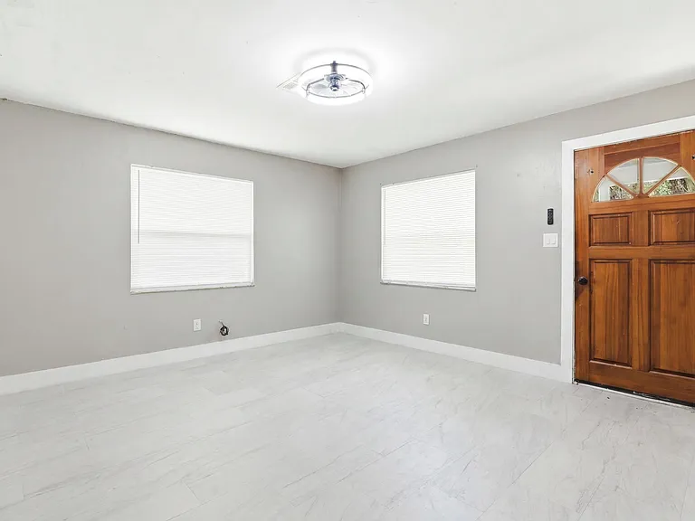 919 Fern Ave — Photo 4