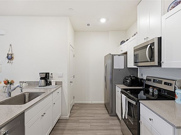 4th image of 554 Foothill Cove Ln