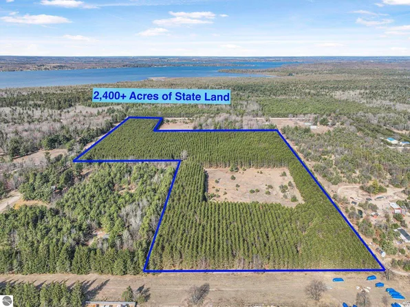 7020 Round Lake Rd NW, Rapid City, MI 49676