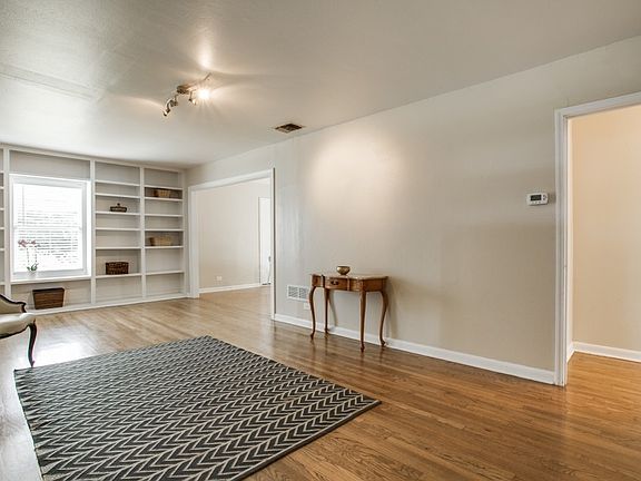 4th image of 341 Irvington Dr