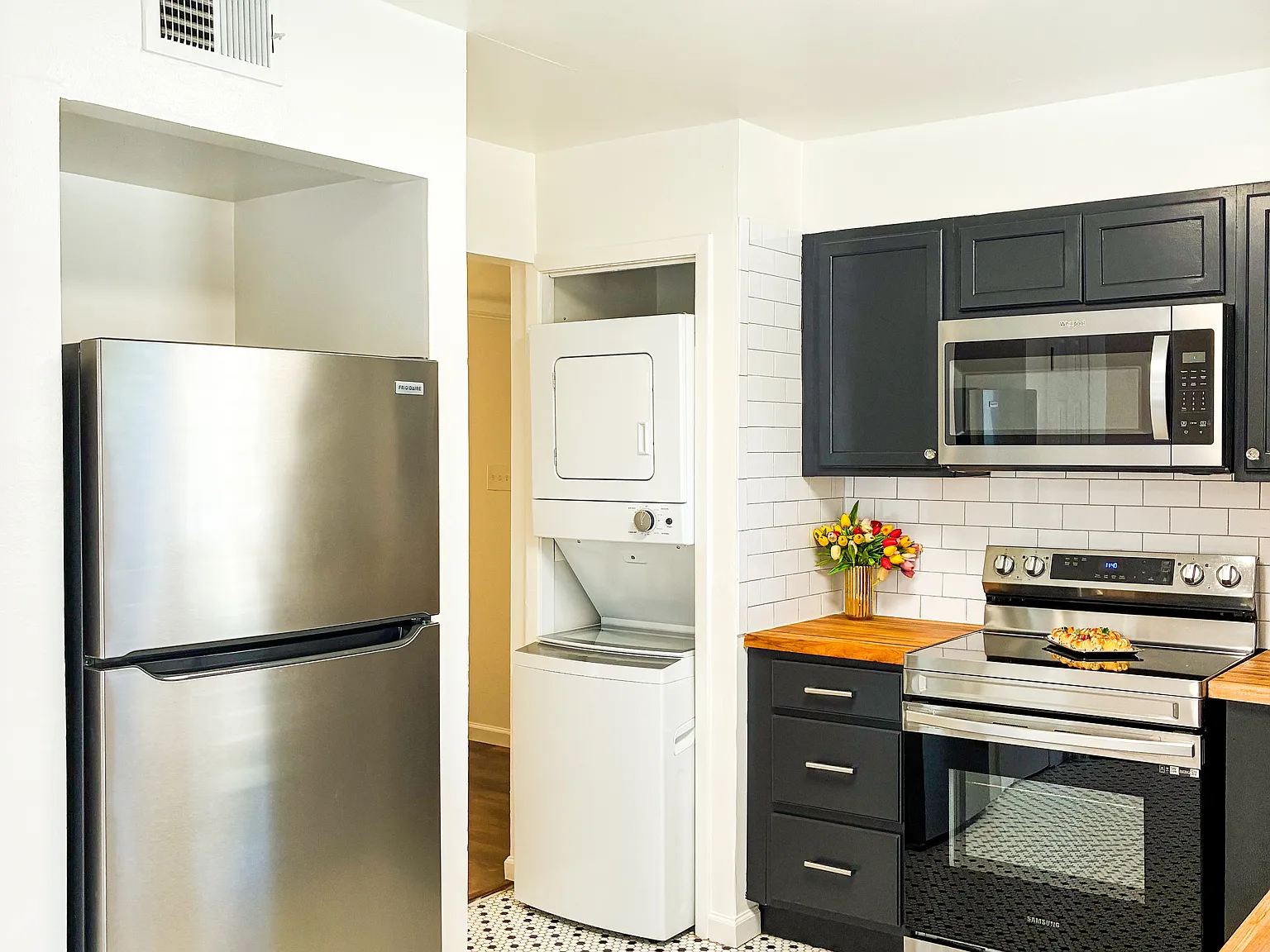 2 bed, 1060 sqft, $1,595 — Photo 3