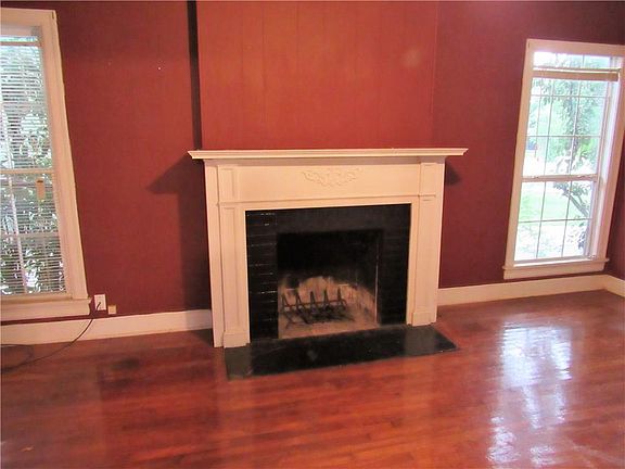 3rd image of 2505 Vincent St