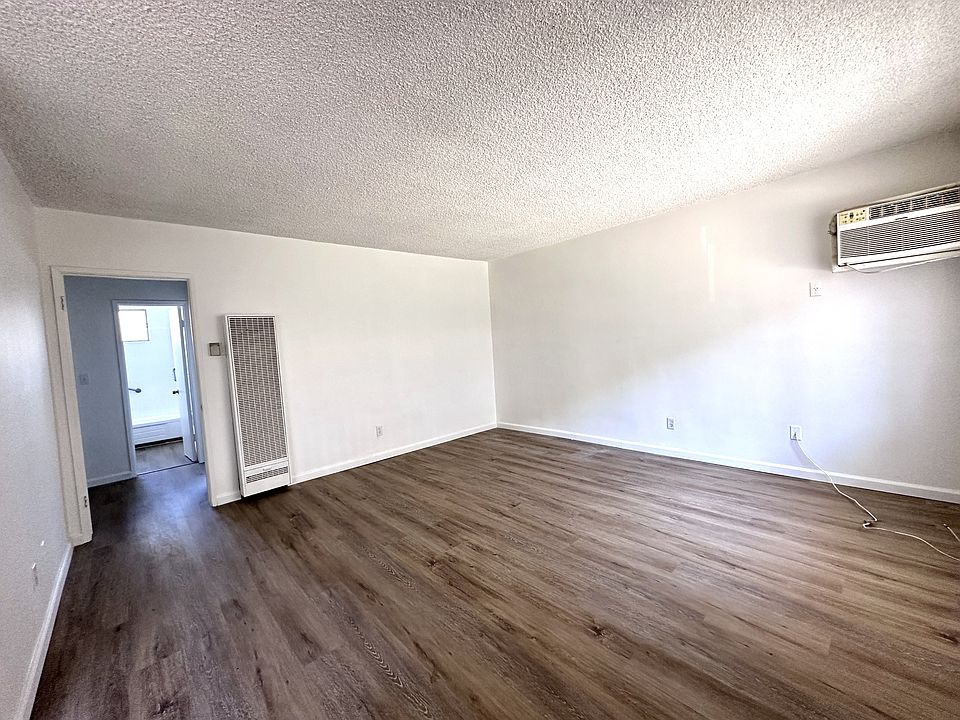 1st image of 365 W Milford St #17474411