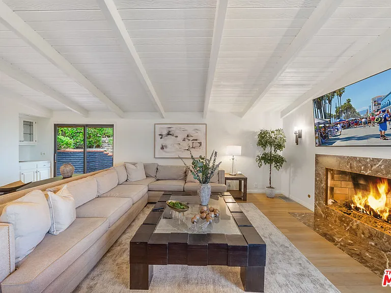 9305 Beverly Crest Dr — Photo 19