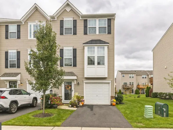 115 Fela Dr, Riverton, NJ 08077