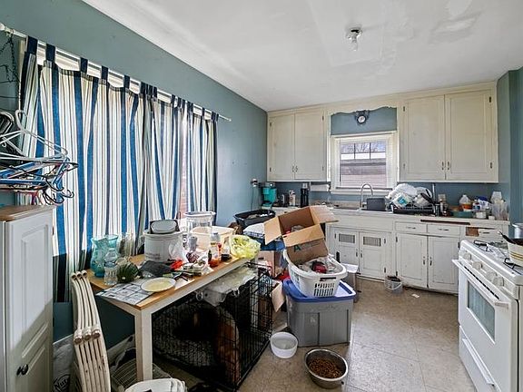 2nd image of 1826 Orange Ave E