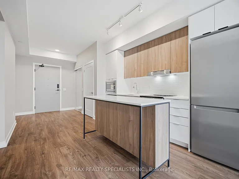 5105 Hurontario St #308 — Photo 7