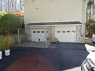 Dog kennel w/ inside access