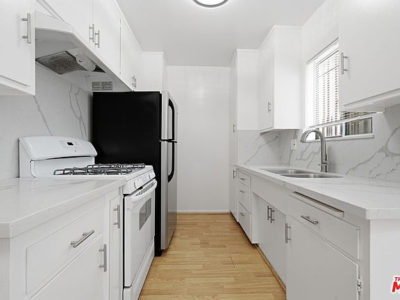 5th image of 1672 Federal Ave #3
