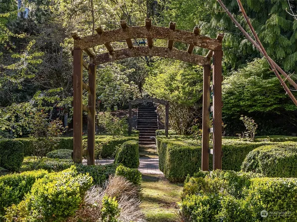 16 11th Place SW, Normandy Park, WA 98166