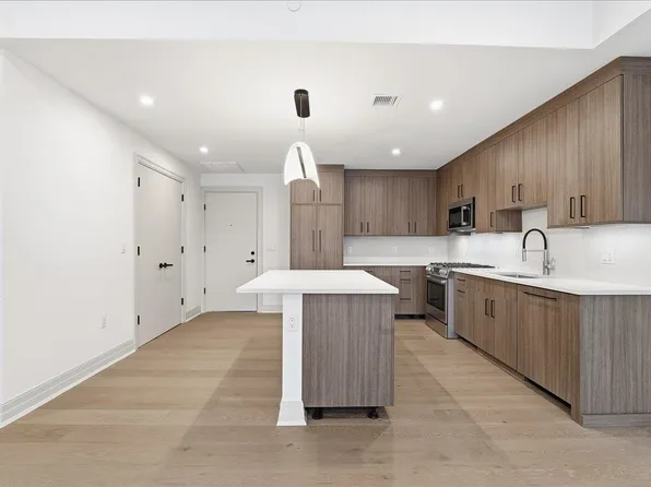 921 Madison Street image 6 of 25