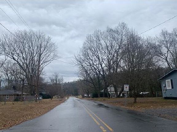 Exterior Neighborhood (street photo)