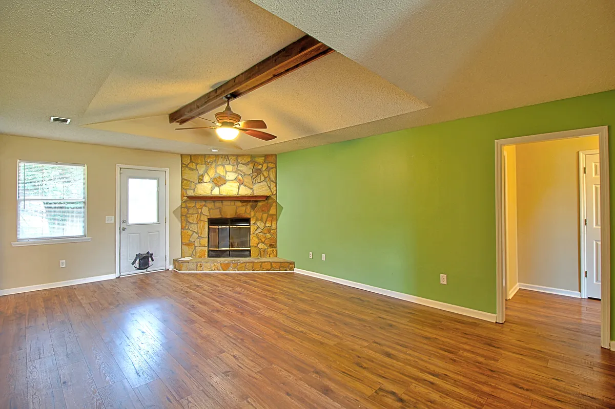 Building Photo - 948 Wedgewood Way