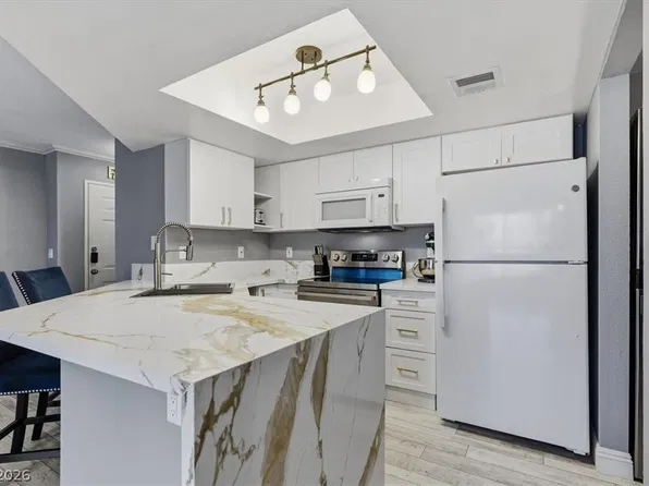 8600 W Charleston Blvd APT 2058, Las Vegas, NV 89117