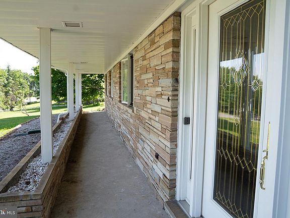 3rd image of 264 Armstrong Ave