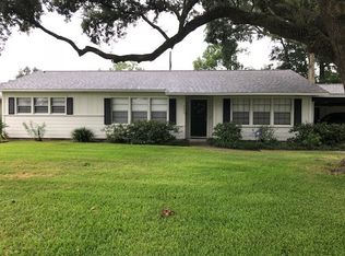 5695 N Circuit Dr, Beaumont, TX 77706