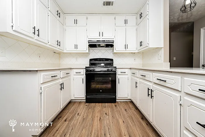 945 Sideline Ct — Photo 7