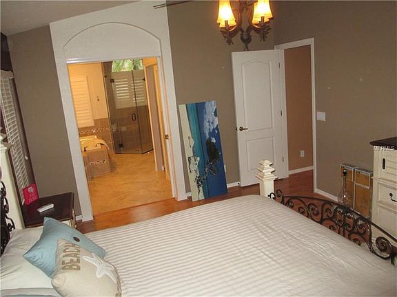 4th image of 23371 Superior Ave
