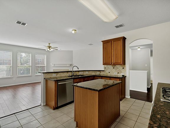 5th image of 4404 Waskom Dr