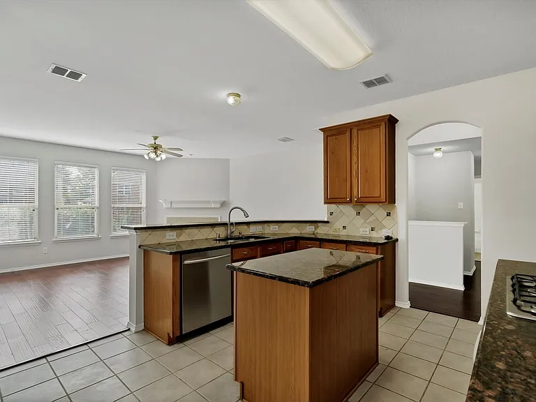 4404 Waskom Dr — Photo 5