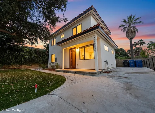 19023 1/2 E Leadora Ave Photo 1