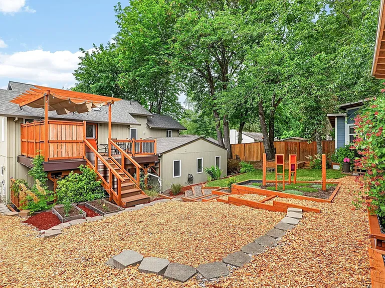 248 NW Ash St — Photo 20