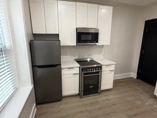 18 Walnut St #1, Worcester, MA 01609