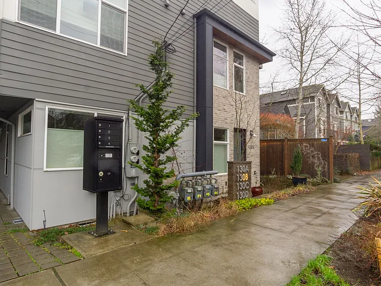 130 21st Ave E #C — Photo 1
