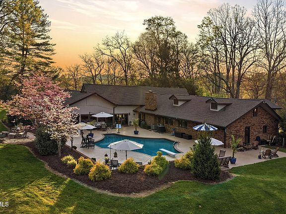 2nd image of 4953 Weaver Pike