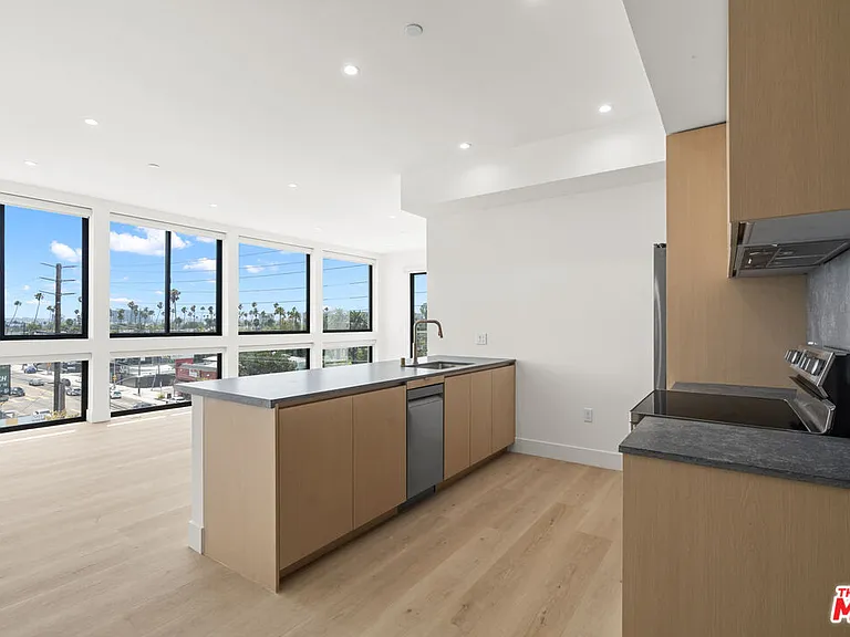 1808 Lincoln Blvd #507 — Photo 4