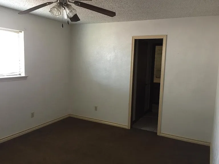 908 Bluebird Dr — Photo 5