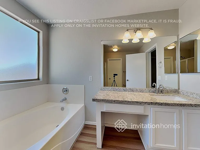 6862 W Townley Ave — Photo 12