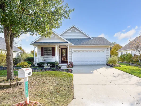 2368 Spartans Trl, Pinckney, MI 48169