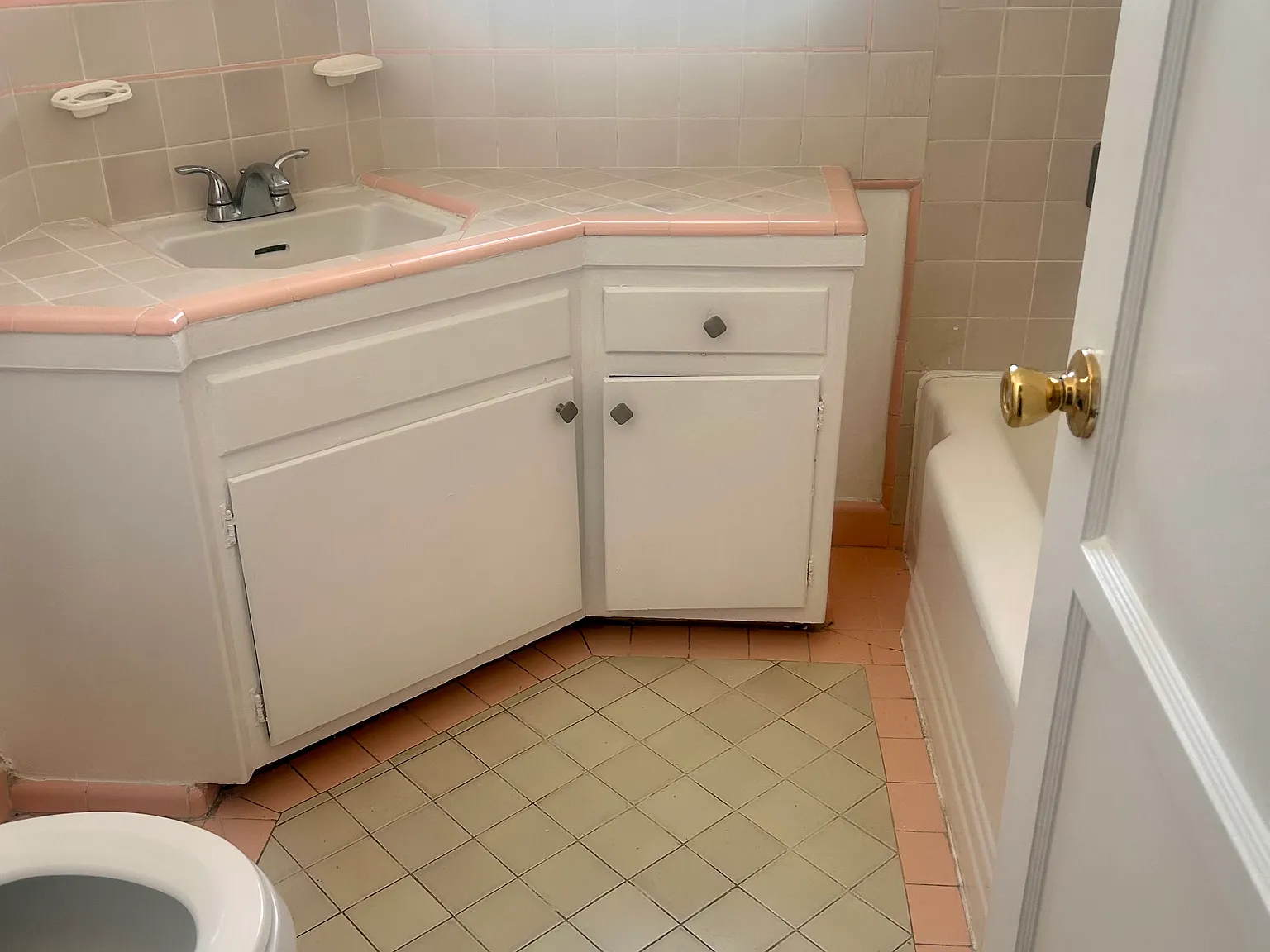 Studio, 925 sqft, $1,950 — Photo 3