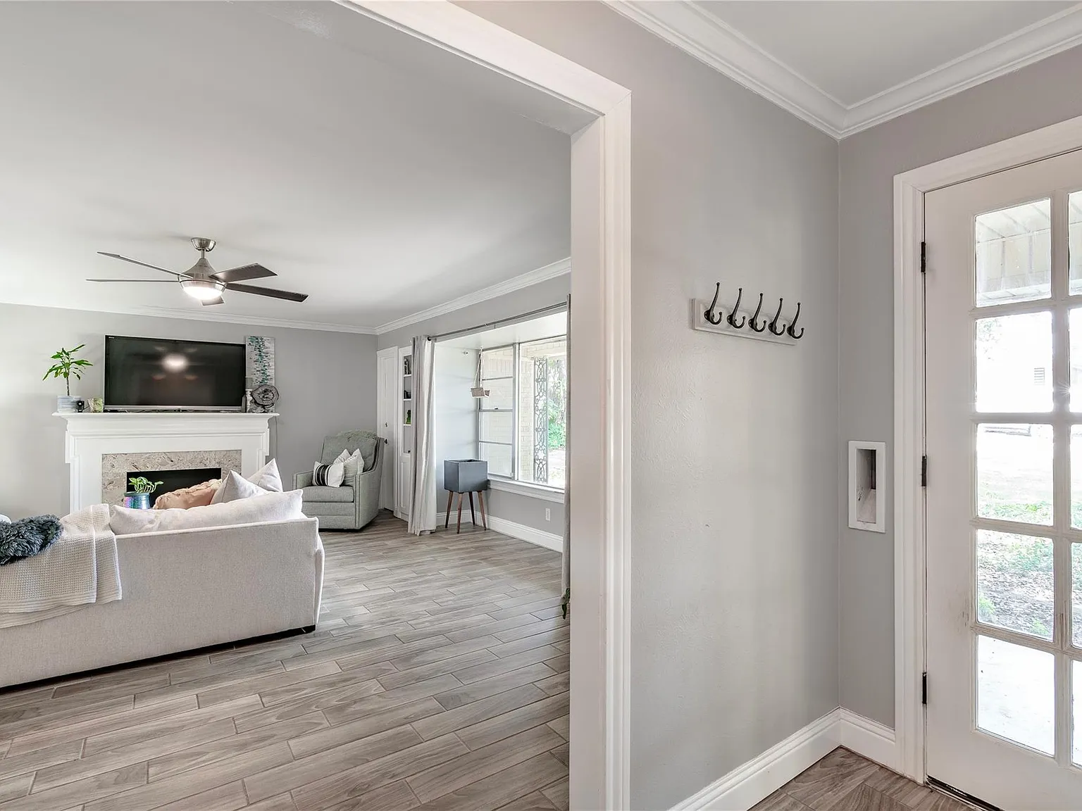 2 bed, 1728 sqft, $2,300 — Photo 3