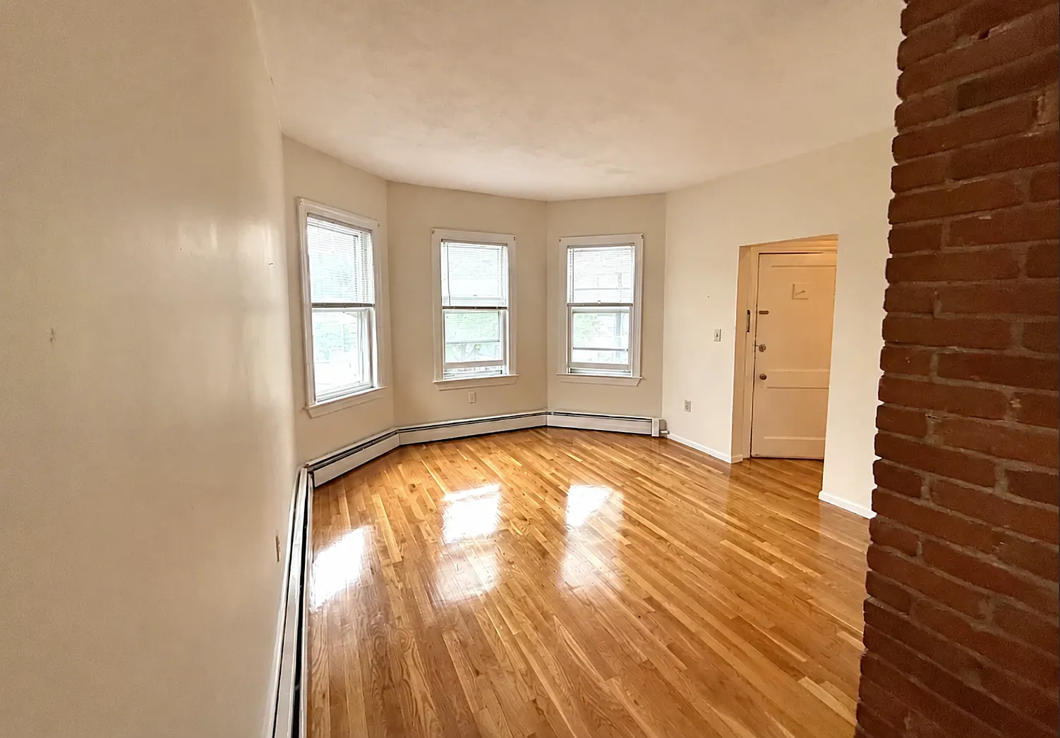 2 bed, 850 sqft, $3,000 — Photo 2
