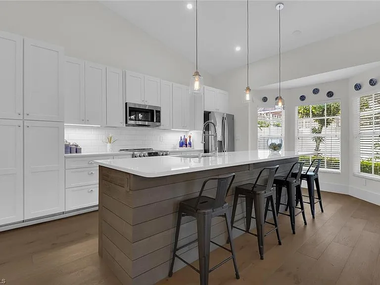 2124 Paget Cir #1 — Photo 2