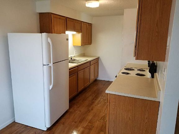 2nd image of 1102 W McPherson St #6