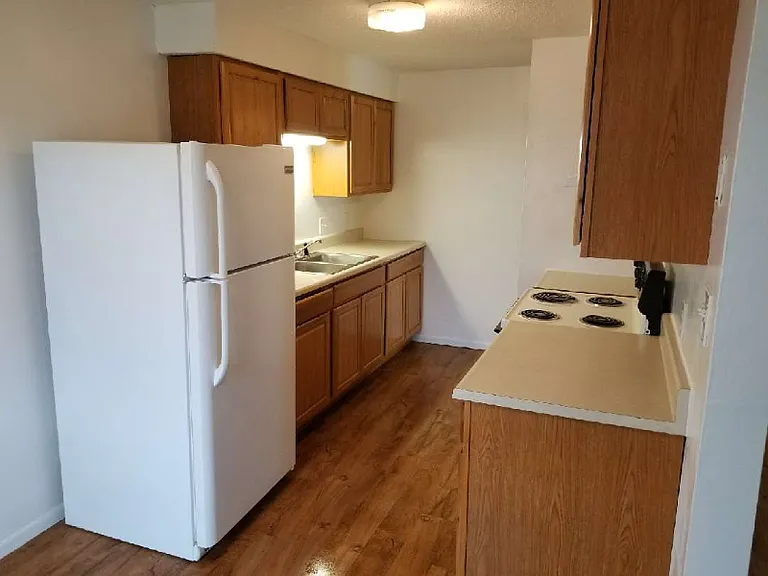 1102 W McPherson St #6 — Photo 2