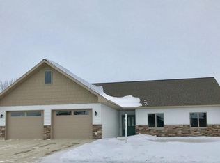 5517 Elm Twig Dr, Grand Forks, ND 58201